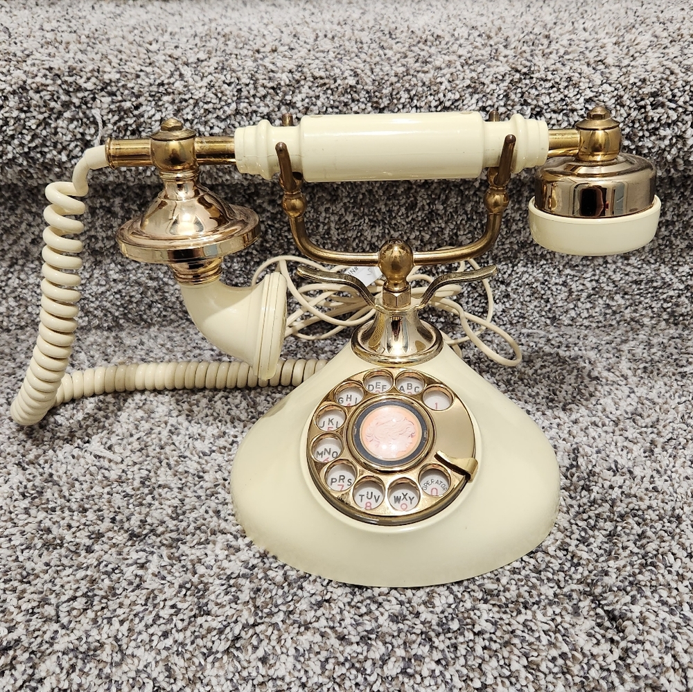 🥳Host Pick🥳 Vintage French Rotary Phone - Picture 2 of 3